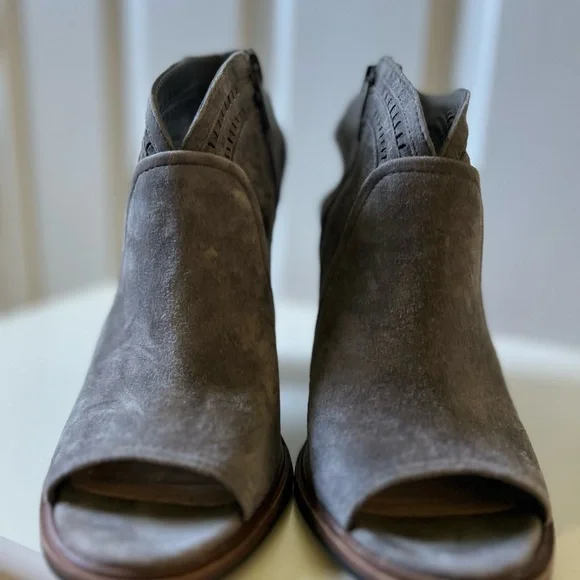 Vince Camuto Open-toe Heels - Picture 4 of 6